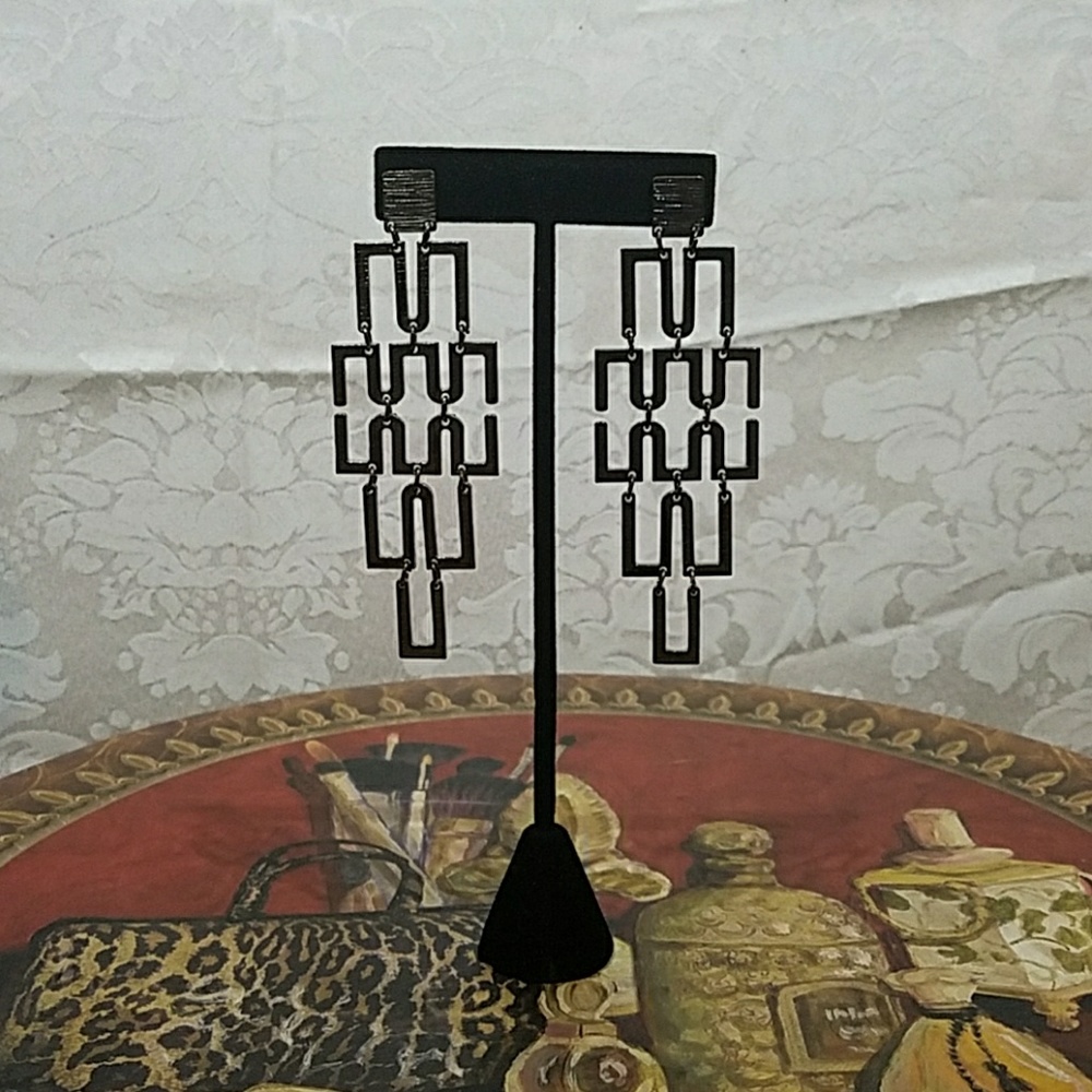 Statement post earrings